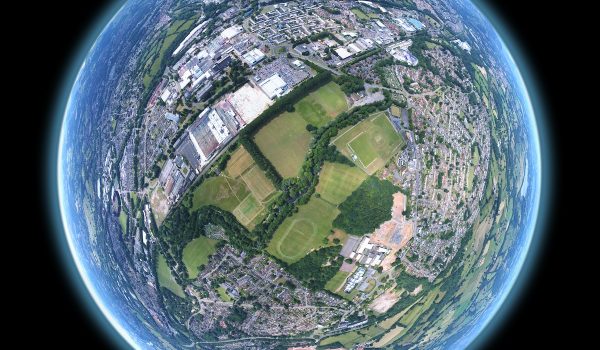 Vue aérienne 360° unique en forme de mini-planète capturée par drone